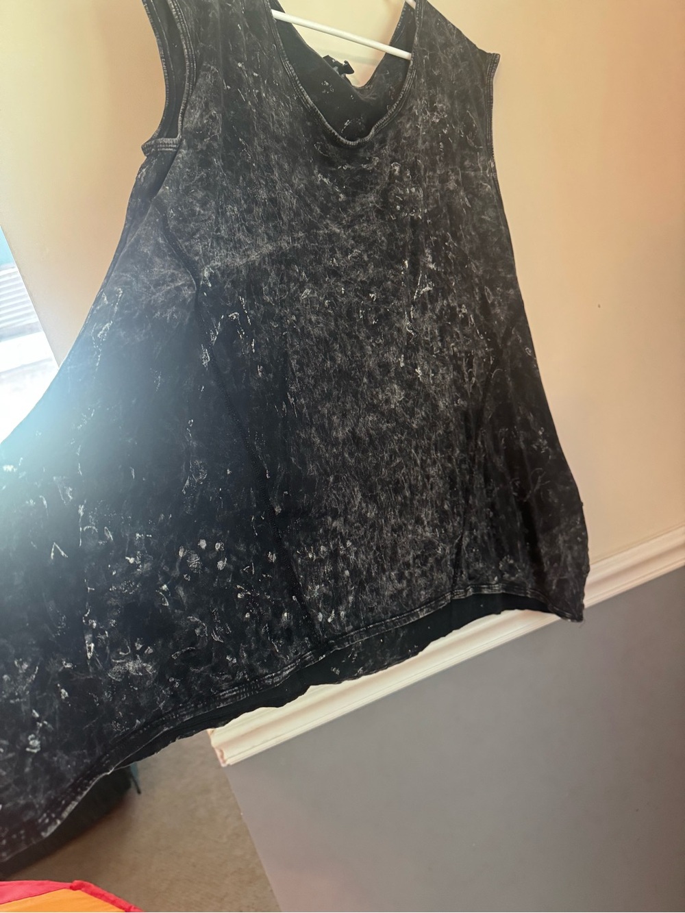 Rock & Republic Black Marble-Effect Sleeveless Tank size 1X - Picture 4 of 6